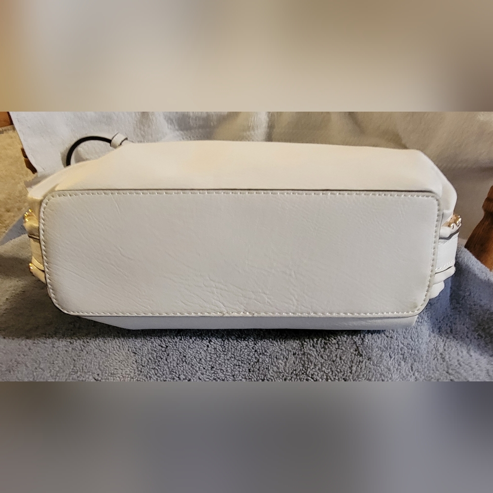 NWOT-Gorgeous- INC International Concepts Leather Shoulder Bag W/gold Studs - Picture 5 of 12